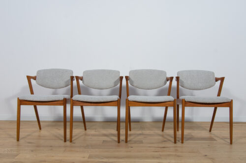 Komplet czterech krzeseł Kristiansen Model 42 w drewnie teakowym