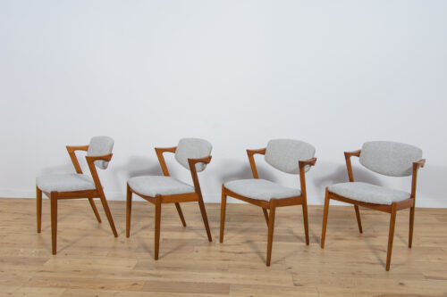 Krzesło Kristiansen Model 42 w drewnie teakowym - frontowy widok