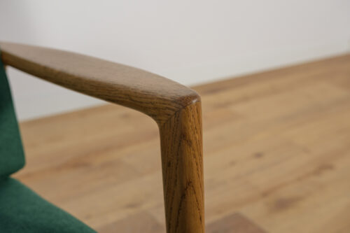 Mid Century Oak Armchair Model 300-139 from Swarzędz Factory, 1960s - Image 9