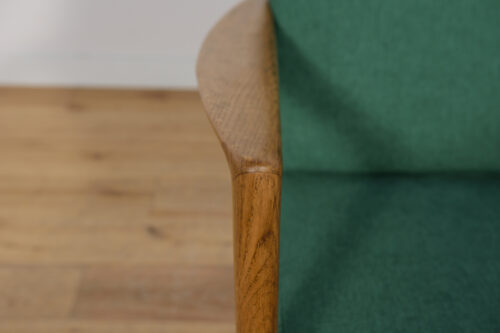 Mid Century Oak Armchair Model 300-139 from Swarzędz Factory, 1960s - Image 10