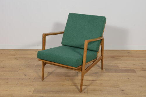 Mid Century Oak Armchair Model 300-139 from Swarzędz Factory, 1960s