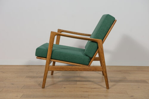 Mid Century Oak Armchair Model 300-139 from Swarzędz Factory, 1960s - Image 6