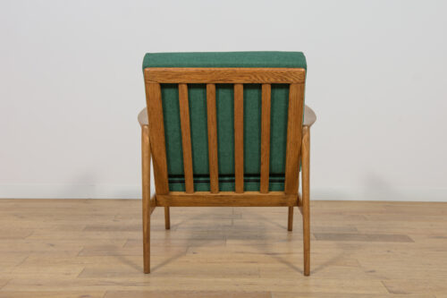 Mid Century Oak Armchair Model 300-139 from Swarzędz Factory, 1960s - Image 11