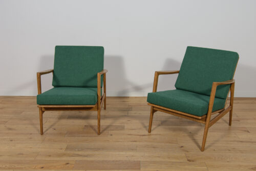 Mid-Century Oak Model 300-139 Armchairs from Swarzędzka Factory, 1960s, Set of 2