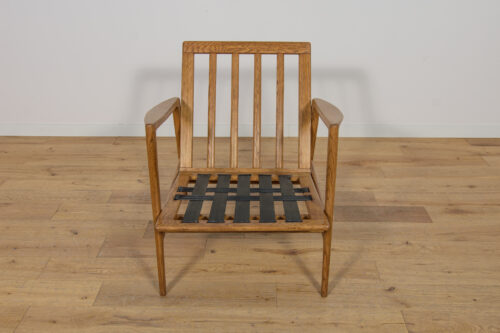 Mid Century Oak Armchair Model 300-139 from Swarzędz Factory, 1960s - Image 18