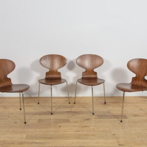 Komplet czterech krzeseł Model Ant 3101, proj. Arne Jacobsen, Fritz Hansen, Dania, lata 70.